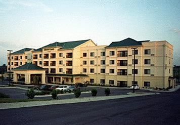Отель Courtyard Kansas City East Blue Springs