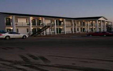 Отель Budget Deluxe Motel