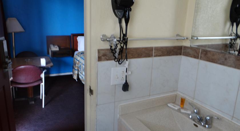 Отель American Inn