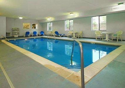 Отель Comfort Suites Saint Charles