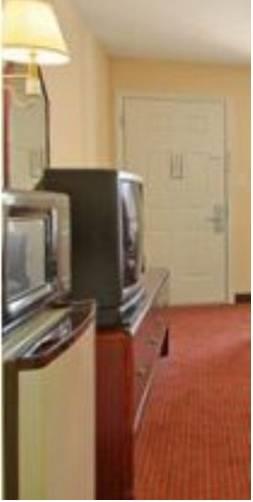 Отель Days Inn Ocean Springs