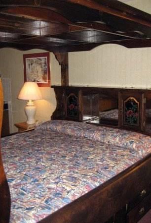 Отель Highland Hills Motel & Cabins