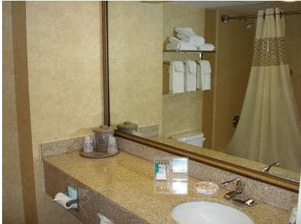 Отель Hampton Inn & Suites Chapel Hill Durham