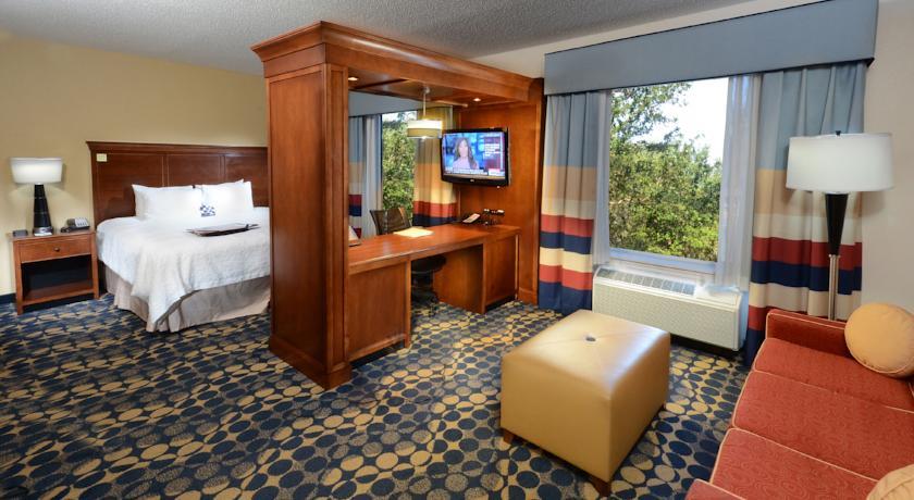 Отель Hampton Inn & Suites Huntersville