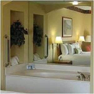 Отель Hampton Inn & Suites Mooresville