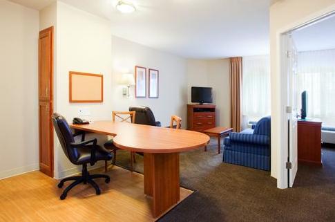 Отель Candlewood Suites New Bern