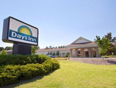 Отель Days Inn Southern Pines