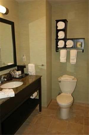 Отель Hampton Inn & Suites Swansboro