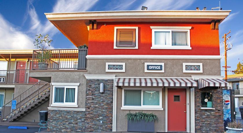 Отель Friendly Hills Inn