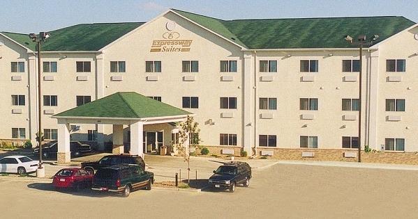 Отель Expressway Suites
