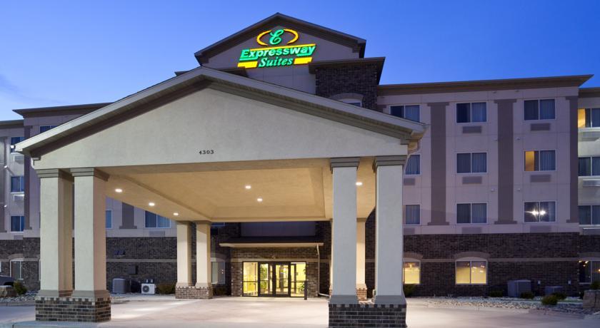 Отель Expressway Suites Fargo