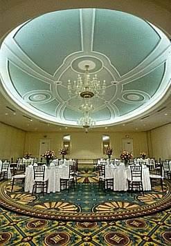 Отель Norfolk Waterside Marriott