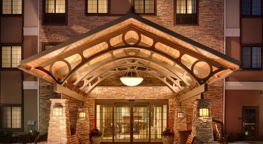 Отель Staybridge Suites Omaha 80th and Dodge