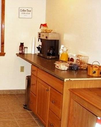Отель Red Carpet Inn Syracuse Airport