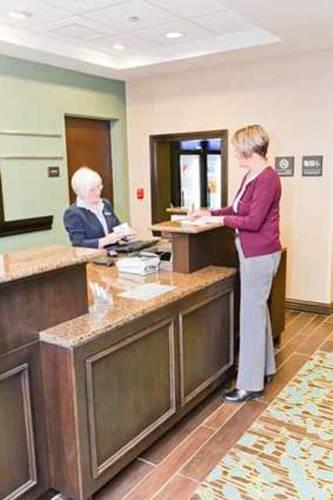 Отель Hampton Inn & Suites Exeter