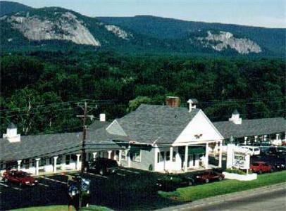 Отель School House Motel
