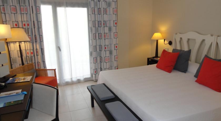 Отель NH Sotogrande