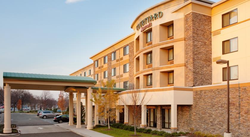 Отель Courtyard Paramus