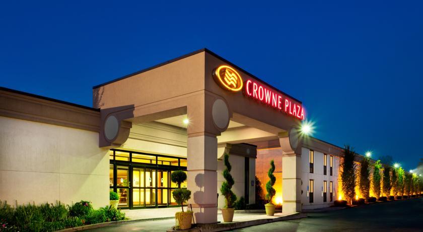 Отель Crowne Plaza Hotel Paramus