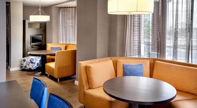 Отель Courtyard Parsippany Route 46