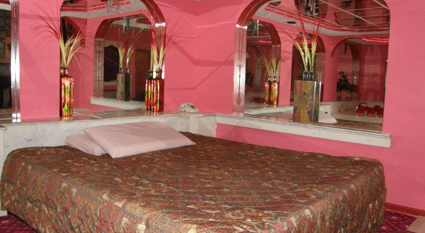 Отель Gallery Holiday Motel