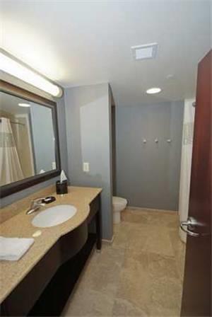Отель Hampton Inn & Suites Vineland