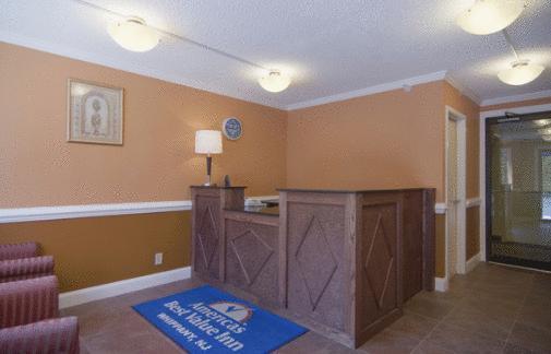 Отель Red Carpet Inn Whippany