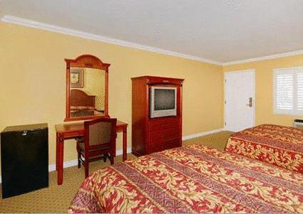 Отель Rodeway Inn Artesia