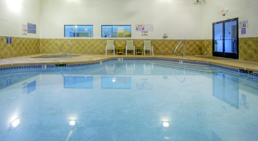Отель Holiday Inn Express & Suites Roswell