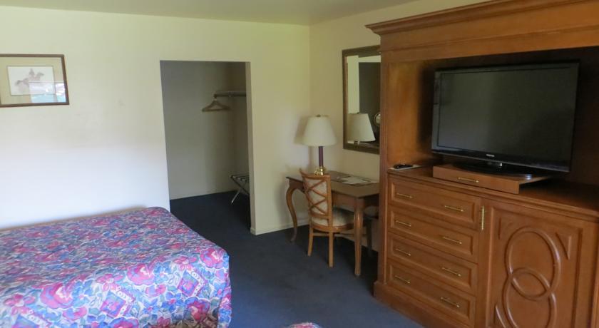 Отель Saddle West Casino Hotel RV Park