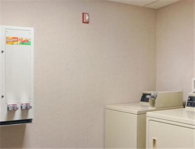 Отель Days Inn Brewerton Syracuse