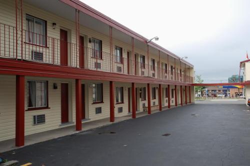 Отель Passport Inn Niagara Falls