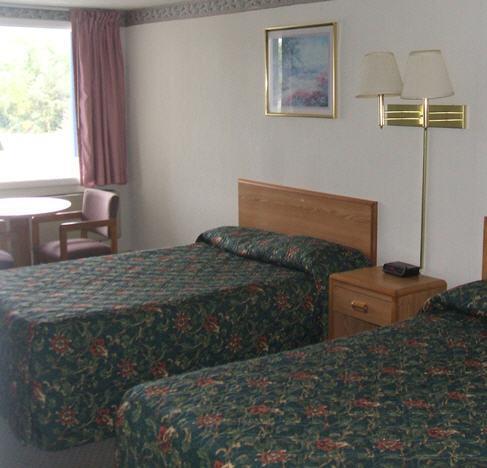 Отель Red Carpet Inn Phelps