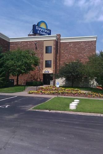 Отель Days Inn & Suites Plattsburgh