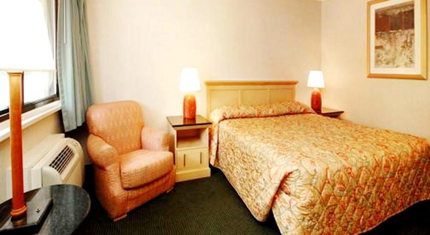 Отель Poughkeepsie Inn