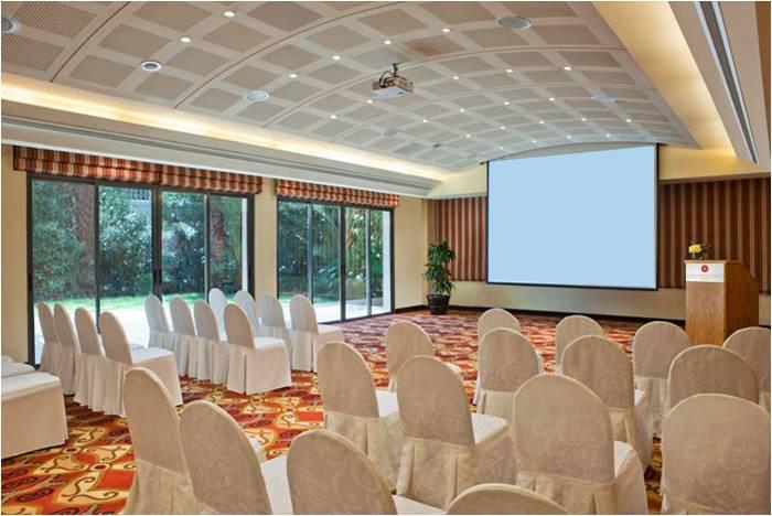 Отель Tamar Rotana – Beirut