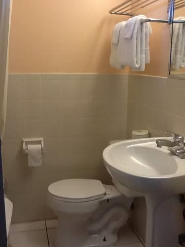 Отель Red Carpet Inn Tonawanda