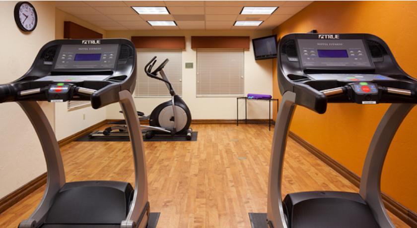 Отель Country Inn and Suites Green Bay