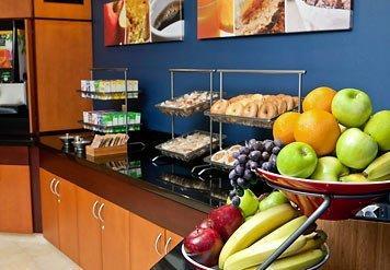 Отель Fairfield Inn & Suites by Marriott Toledo Maumee