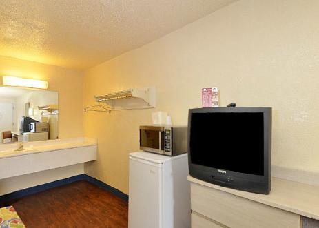 Отель Americas Best Value Inn Mentor