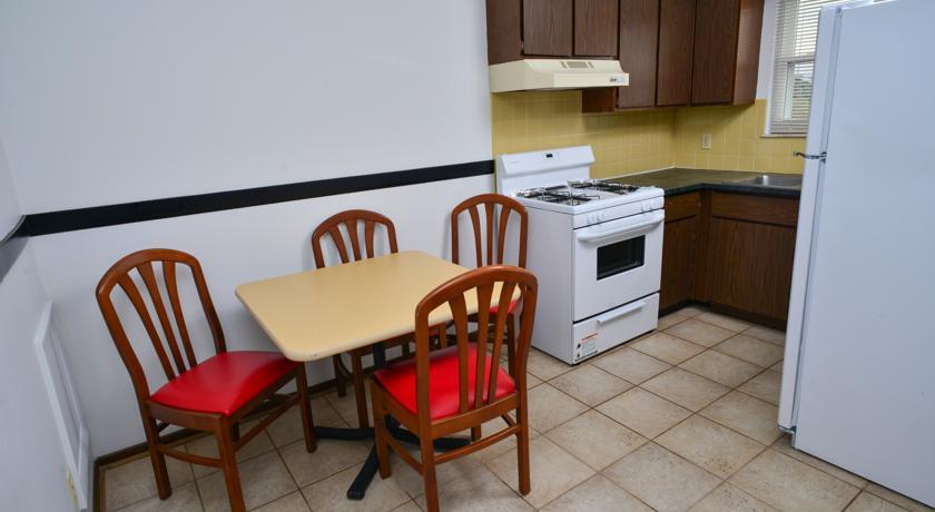 Отель Americas Best Value Inn & Suites-Canton