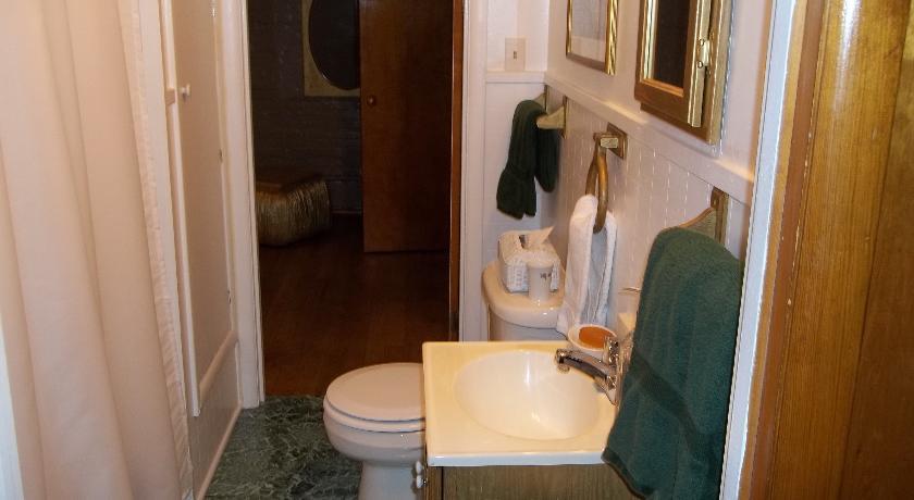 Апартаменты The Rivers Edge Executive Suites