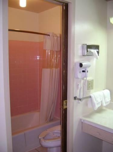 Отель Tiffin Motel