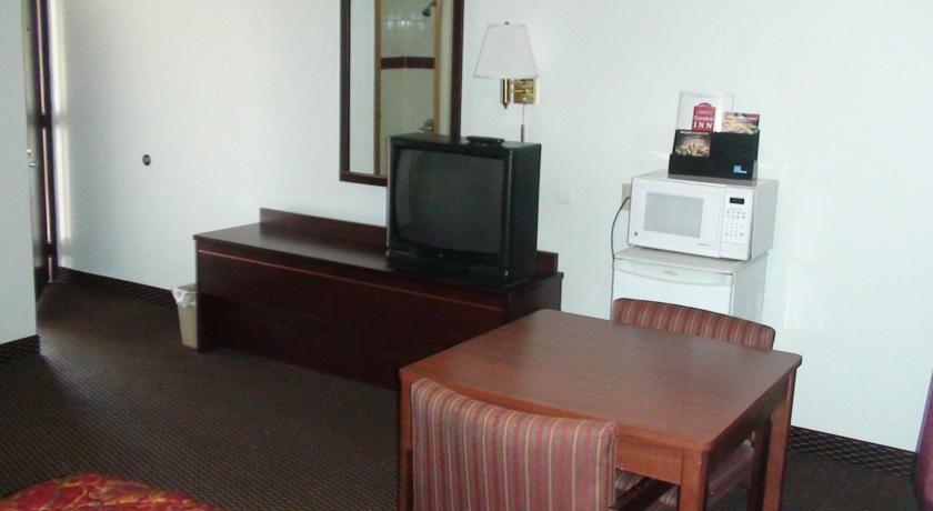 Отель Travelers Inn Midwest City