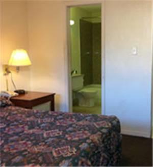 Отель Oaktree Inn and Suites