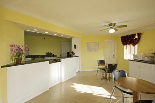 Отель Americas Best Value Inn Pryor