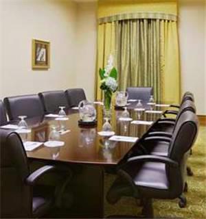 Отель Hampton Inn & Suites Savannah Midtown