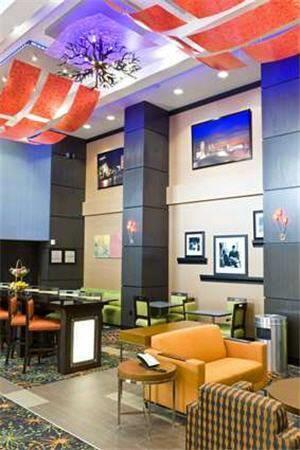 Отель Hampton Inn and Suites Tulsa Central