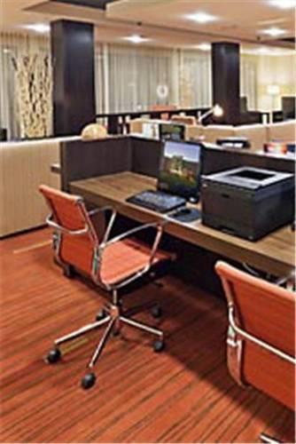 Отель Courtyard by Marriott Tulsa Woodland Hills