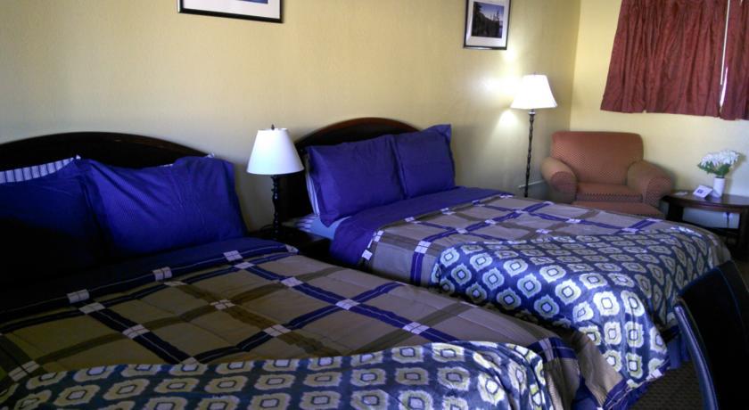 Отель Rodeway Inn & Suites